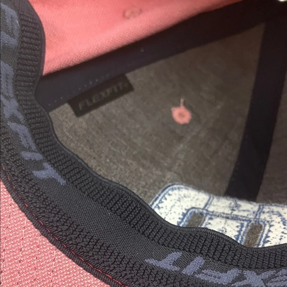 Travis Mathew Pink & White Men’s Fitted ball Caps size L / XL